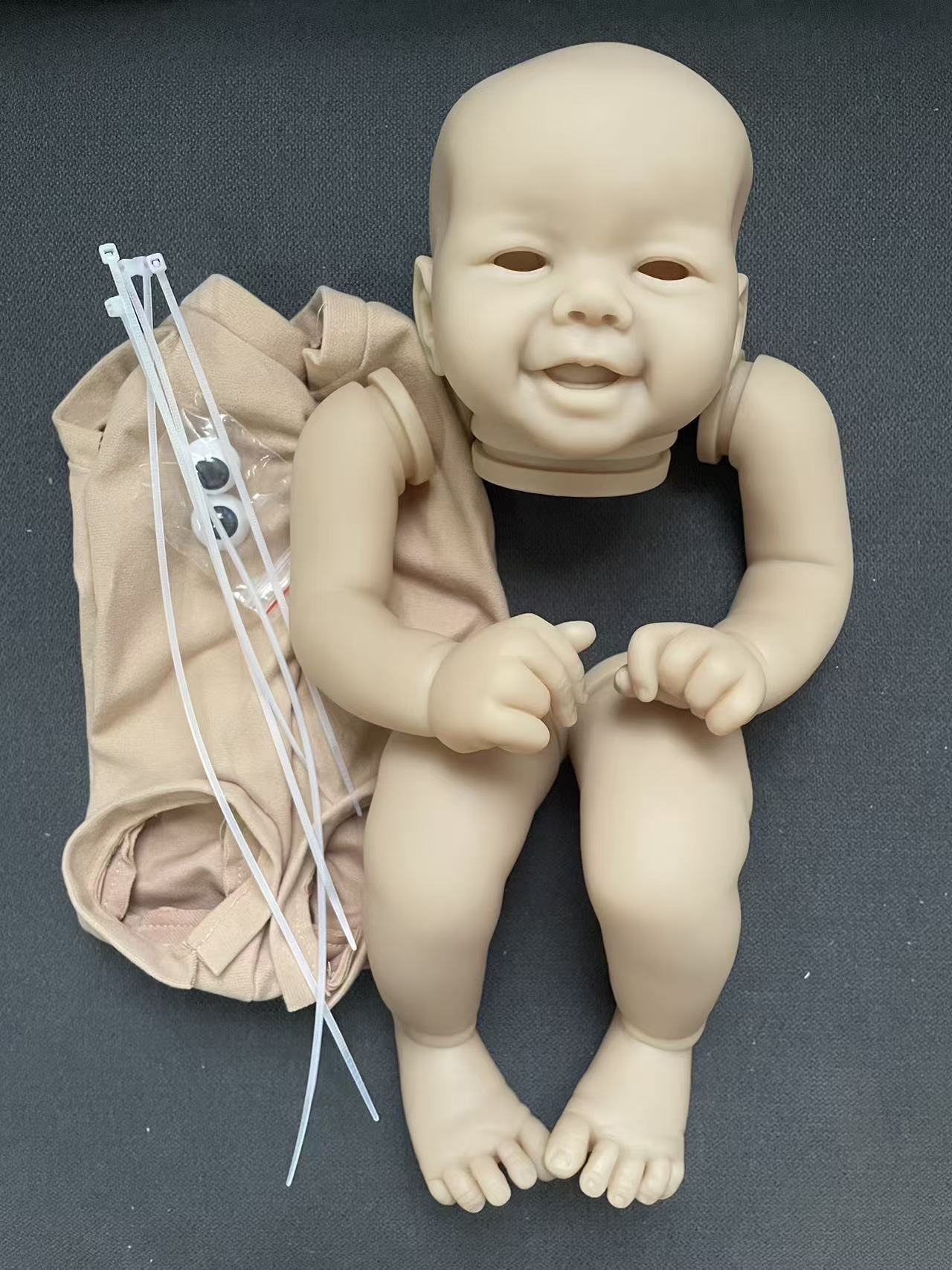 طقم دمية إيما ريبورن مقاس 19 ب - مراجعة Baby Products Kit وسعره
