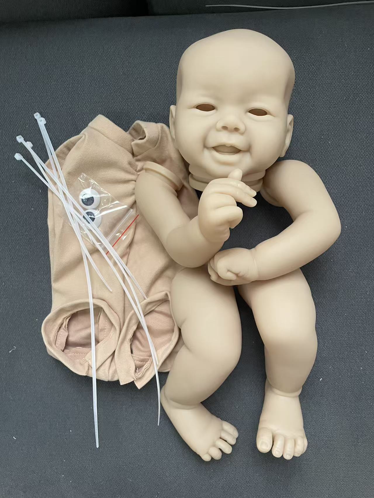 طقم دمية إيما ريبورن مقاس 19 ب - مراجعة Baby Products Kit وسعره