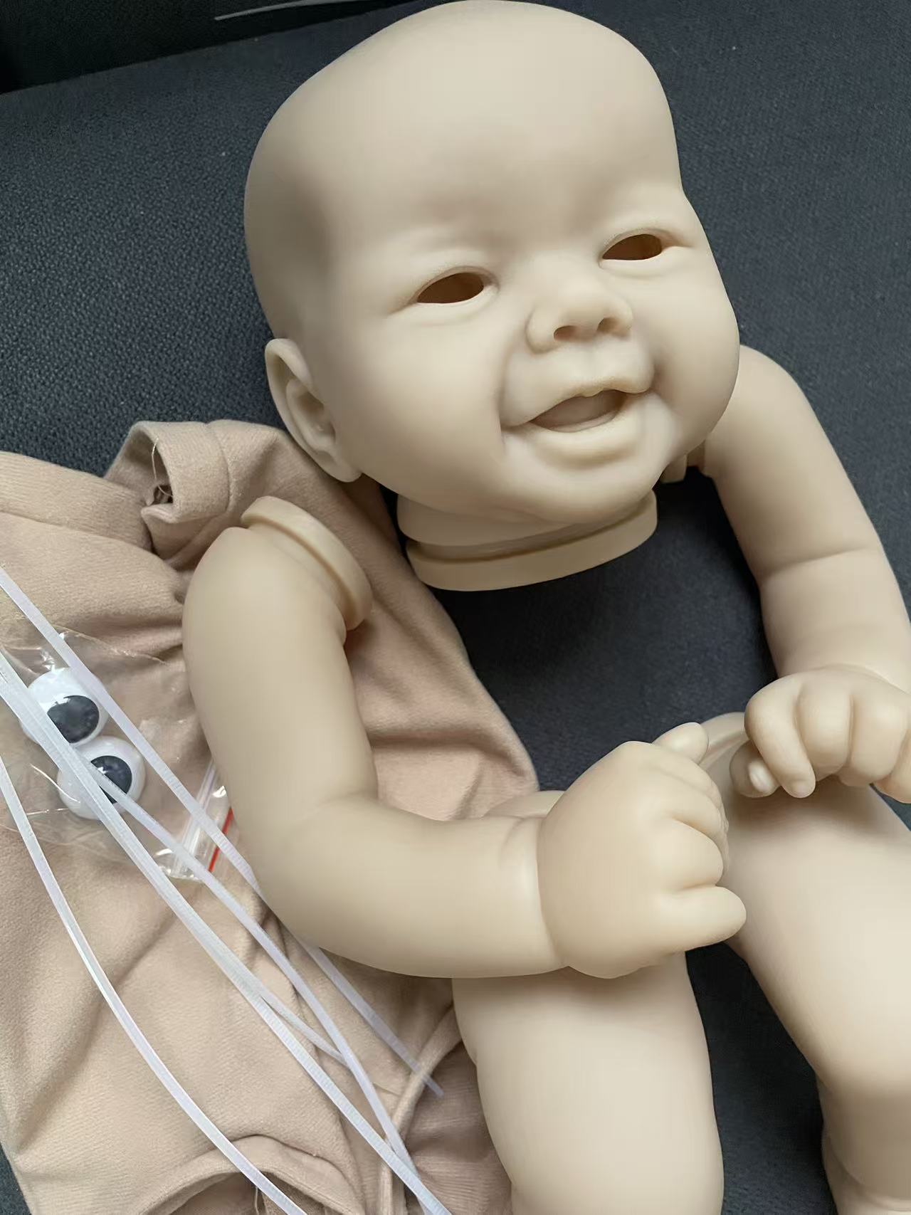 طقم دمية إيما ريبورن مقاس 19 ب - مراجعة Baby Products Kit وسعره